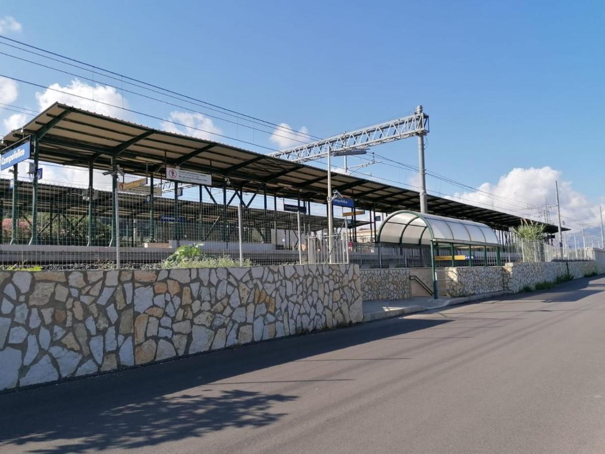 Momaliar House Villa Кампофеличе ди Рокела Екстериор снимка