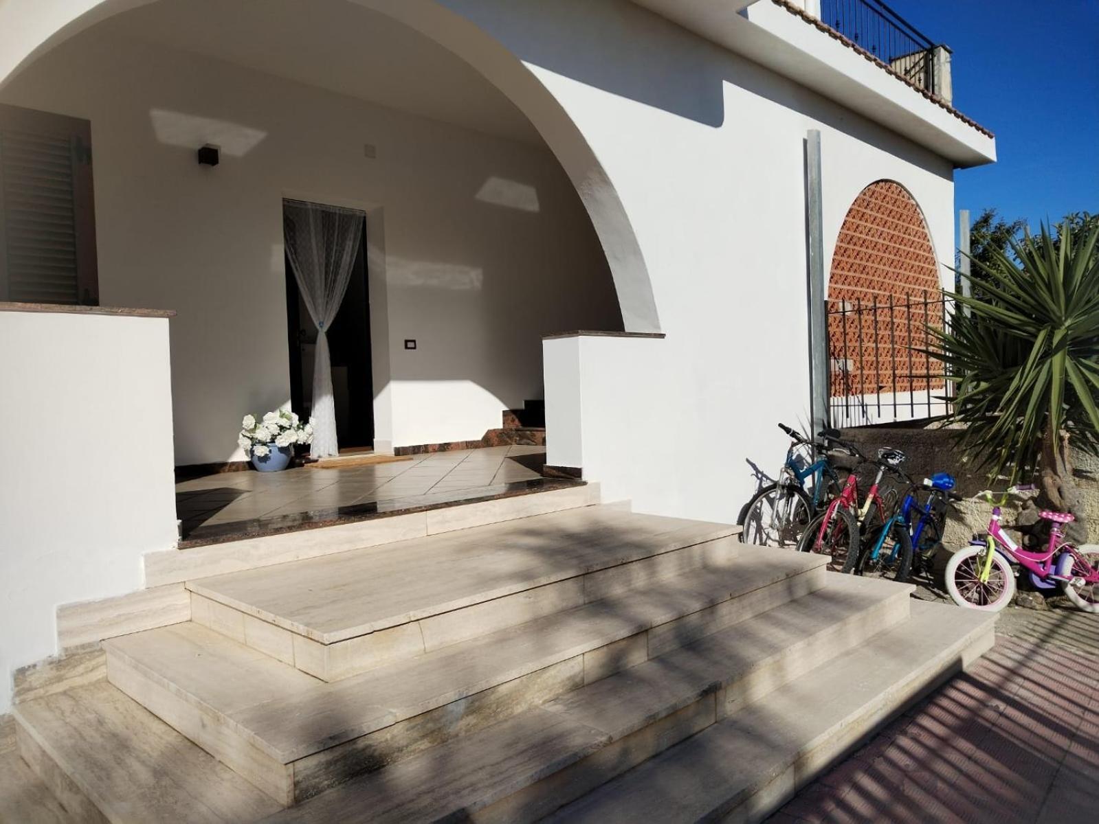 Momaliar House Villa Кампофеличе ди Рокела Екстериор снимка